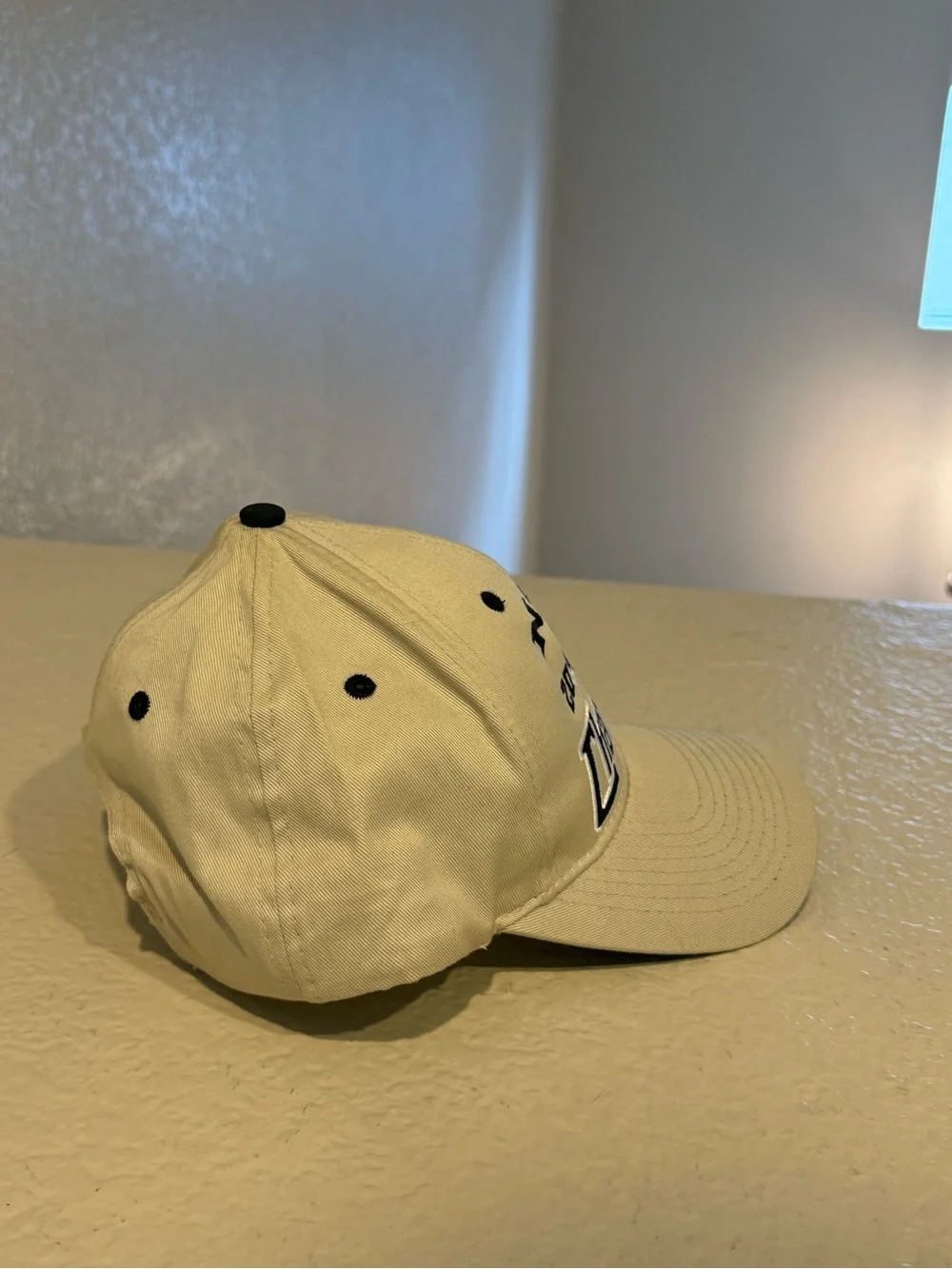 NBA Los Angeles Lakers 2001 Champions Beige Hat